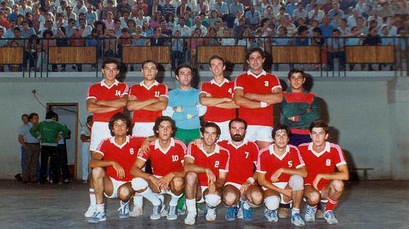 El Viveros Herol Nava homenajea este sábado al exjugador Francisco de la Cruz
