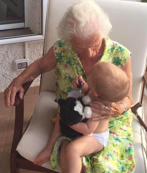 Elsa Pataky recuerda a su abuela que falleció ayer a los 95 años de edad
