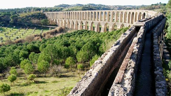 El Torreón de Lozoya dedica una muestra a los acueductos de Portugal