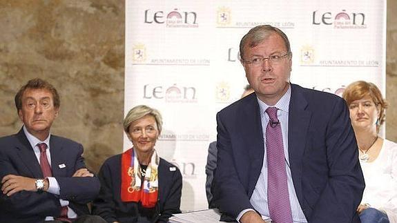 Silván califica de apasionados e intensos sus 100 días como alcalde de León
