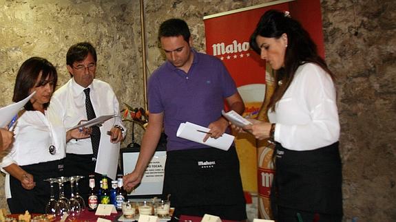 La cata del jurado profesional preludia el concurso de tapas 'Fiestas de San Miguel'