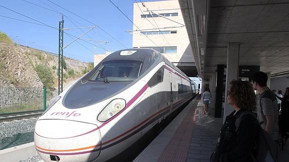 El servicio Avant Madrid-Segovia-Valladolid pasa de 20 a 24 servicios diarios