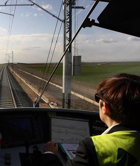 Fomento encarga un estudio para conocer la rentabilidad del Ave a Palencia y León