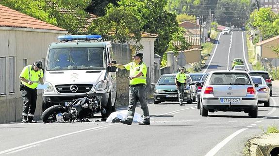Fallece en accidente de moto un policía de 32 años en la carretera de Aldealengua