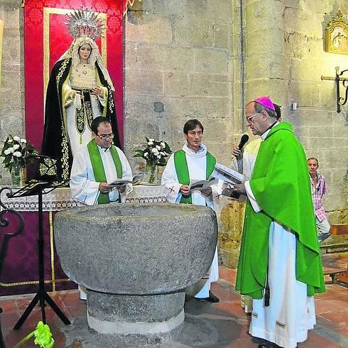 Peñaranda recibe a su párroco