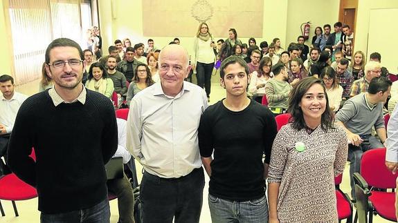 «Sorprende que Mas no haya dimitido ni abandonado la política»