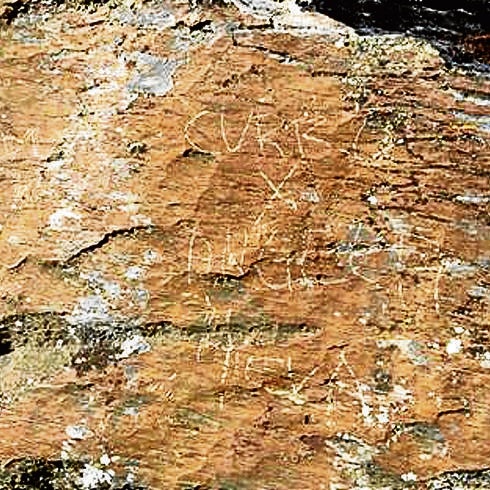 Sabotean varios petroglifos del Cerro de San Isidro