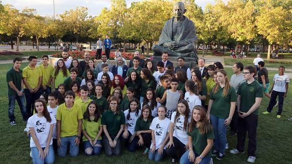 El embajador de la India homenajea a Gandhi en Valladolid