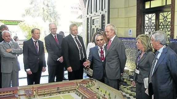 Morenés garantiza la viabilidad de la Fábrica de Armas «por su capital humano»