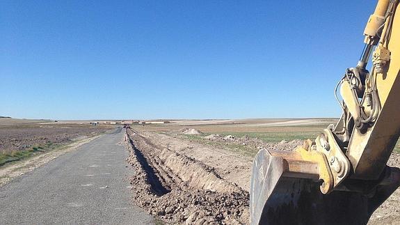 El ensanche de la carretera de Vegafría a Membibre de la Hoz mejora la seguridad de la vía