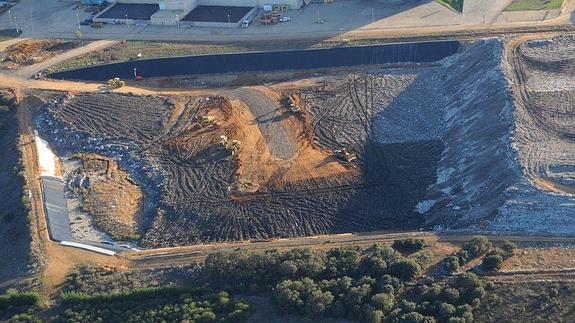 La Junta pone fin al colapso del CTR con un nuevo vaso de residuos