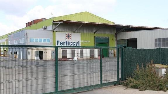 Muere un empleado de una planta de fertilizantes al caerse mientras trabajaba