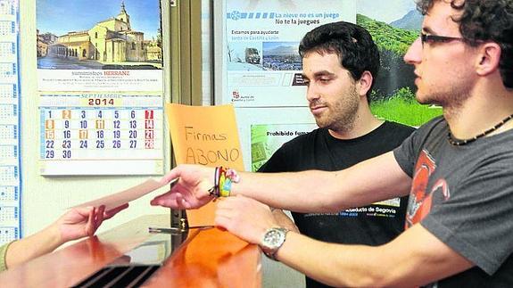 Madrid se moviliza y reúne más de 5.300 firmas para abaratar el viaje a Segovia