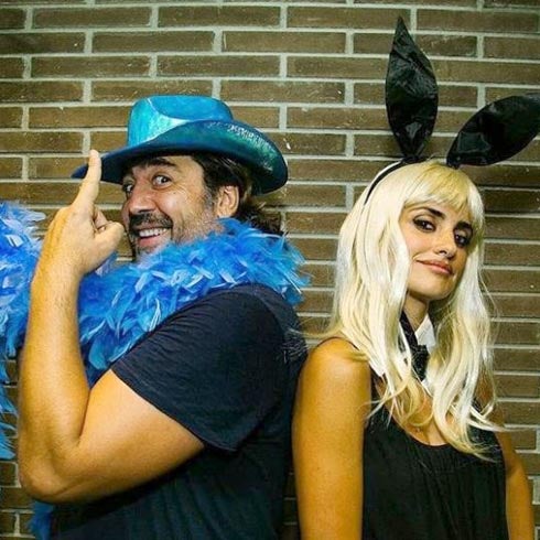 Pe y Bardem se disfrazan de gogós en el concierto de U2 en Barceloba