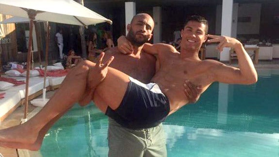 Ronaldo, de vacaciones en Marruecos en compañía de un kickboxer