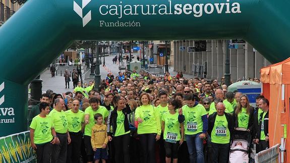 Casi 1.500 personas se vuelcan con la Carrera Popular y Marcha Solidaria de Caja Rural