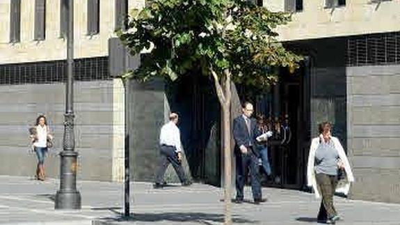 Denuncian la falta de seguridad en los Juzgados de la calle Angustias