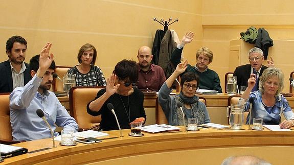 El voto de calidad de Luquero y la abstención de IU deciden la subida de la tasa del agua