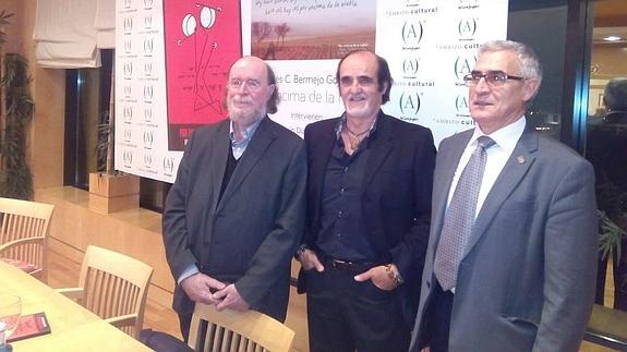 Andrés Bermejo presenta el poemario 'Por encima de la niebla'