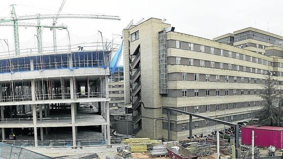 UGT denuncia a Trabajo las condiciones en el edificio industrial del Clínico