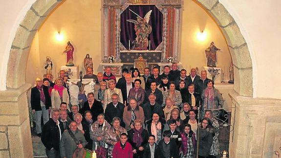 San Miguel de Robledo honra al Santo Cristo a pesar de la lluvia