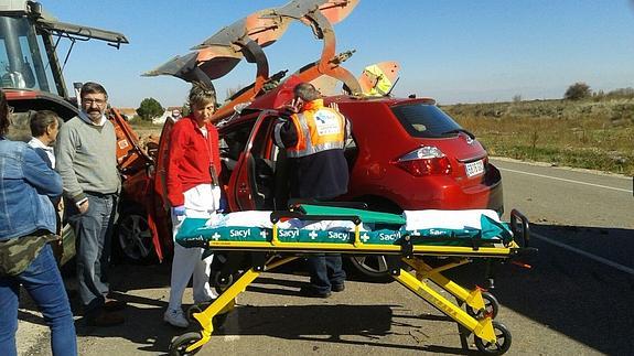 Una mujer herida al chocar contra un arado en La Cueva de Roa