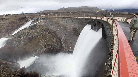 La CHD valora abrir el desagüe inferior del Pontón Alto para limpiar el fondo