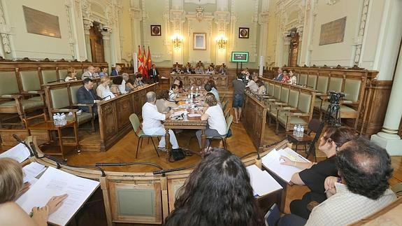 Rechazada la propuesta del PSOE para que los grupos municipales de Valladolid decidan la bajada de sueldos de sus ediles