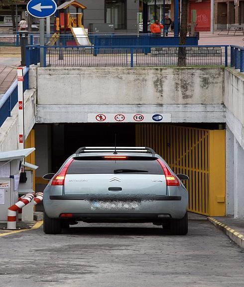 Los comerciantes estiman que el cierre agrava «el déficit de plazas en la zona»