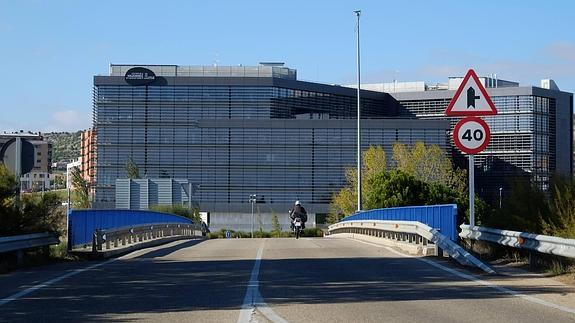 El juez ordena volver a tasar el edificio de Arroyo, pese a que el perito oficial certificó que la Junta no pagó de más