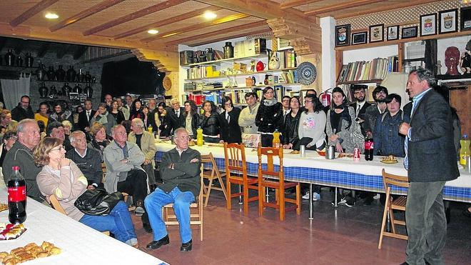 Acasan rinde un sentido homenaje póstumo a su presidente honorífico