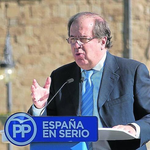 Herrera promete lealtad a Rajoy pero recuerda la «asignatura pendiente» de la financiación