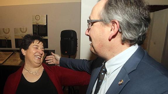 «La Junta es la única que no ha dejado de dar dinero» a los viajeros a Madrid