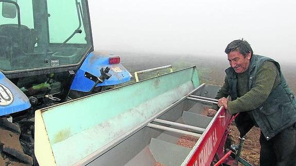 Los agricultores ultiman las siembras de cereal tras las densas nieblas