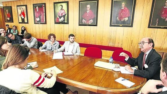 El cónsul español en Rabat reconoce que en las oleadas de refugiados «hay de todo»