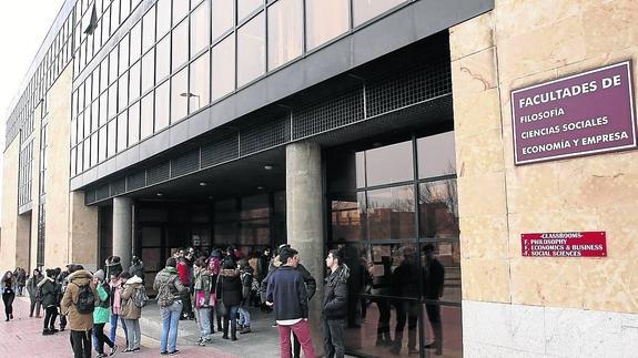 La Junta convocará en breve sus becas universitarias para los alumnos de primer curso