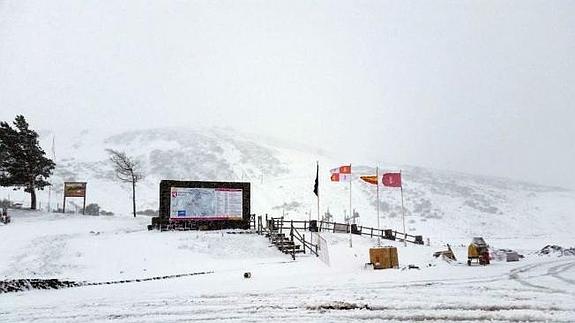 Las primeras nieves tiñen San Isidro