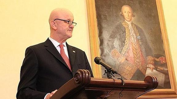 El embajador de España en Washington desiste en la búsqueda de su «mujer adecuada»