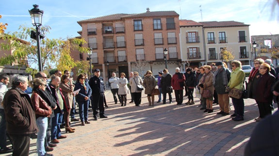 Arévalo se une al silencio por las víctimas de la violencia de género