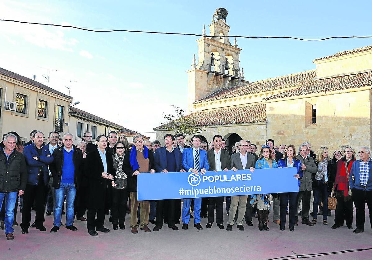 El PP afirma que mientras estén en el Gobierno «no se cerrará ningún pueblo»