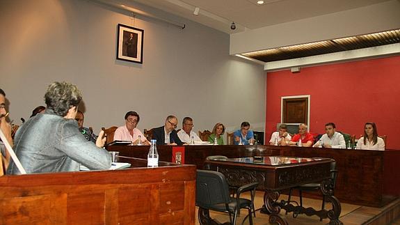 El PP frena las propuestas para reclamar a la Junta un centro de salud y una UVI móvil