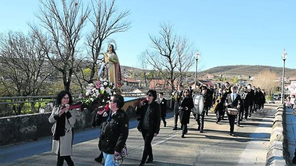 Santa Cecilia llena de música las calles de Guardo