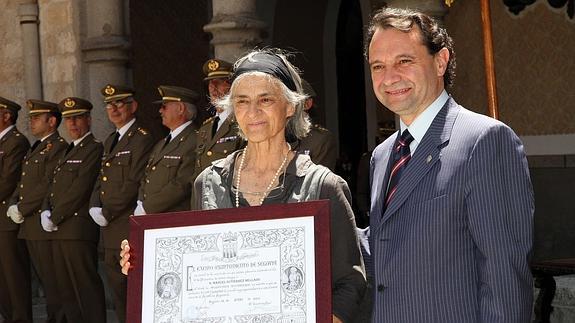 Artillero y segoviano honorario