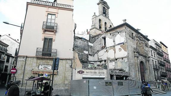 El Ayuntamiento sancionará a la constructora por el retraso en colocar la lona de Quintana