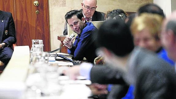 La aparición de un dique aumenta las dudas sobre el futuro de la pesquera