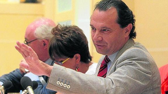 Arahuetes ya prepara la querella contra los doce ediles del PP del anterior mandato