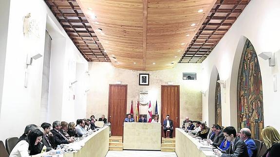 El ajetreo electoral frena el desarrollo de la nueva política municipal salmantina