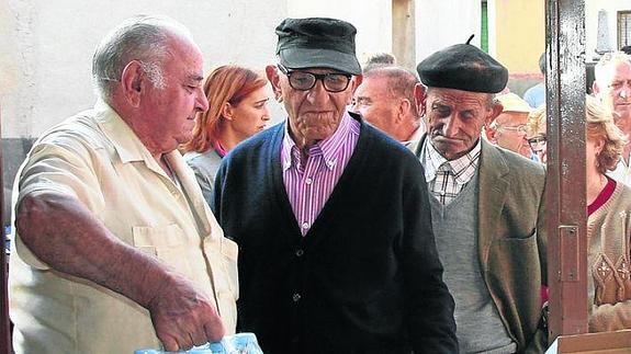 Los vecinos esperan poder beber agua potable de sus grifos antes de Navidad