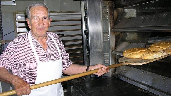Cantimpalos despide a Julián Postigo, un panadero con alma de músico