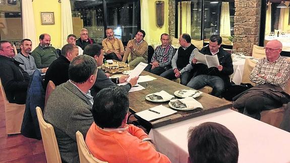 La Sierra se reúne con Santiago-Juárez para hablar de su unidad